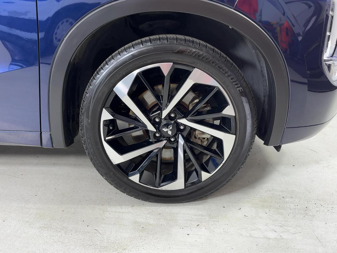 Photo '9' of Mitsubishi Outlander