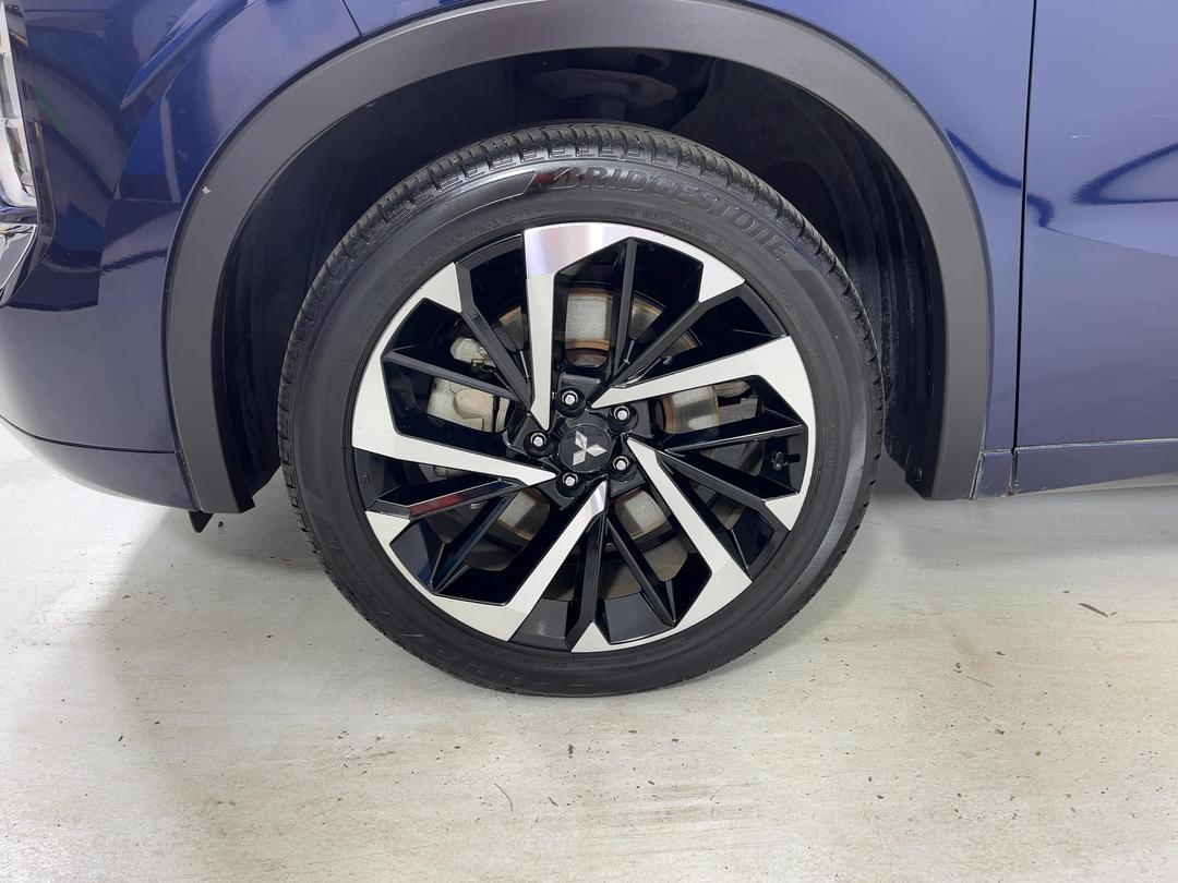 Photo '10' of Mitsubishi Outlander