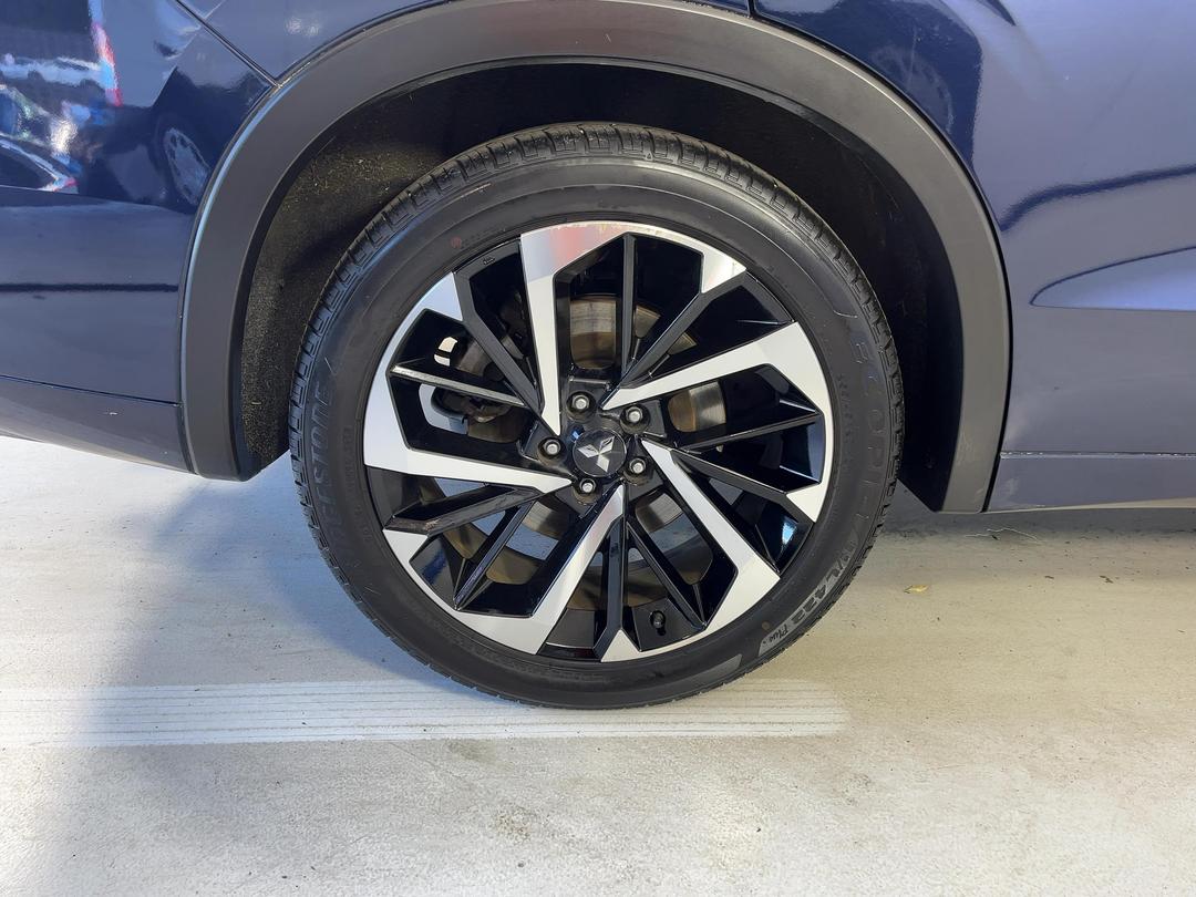 Photo '12' of Mitsubishi Outlander