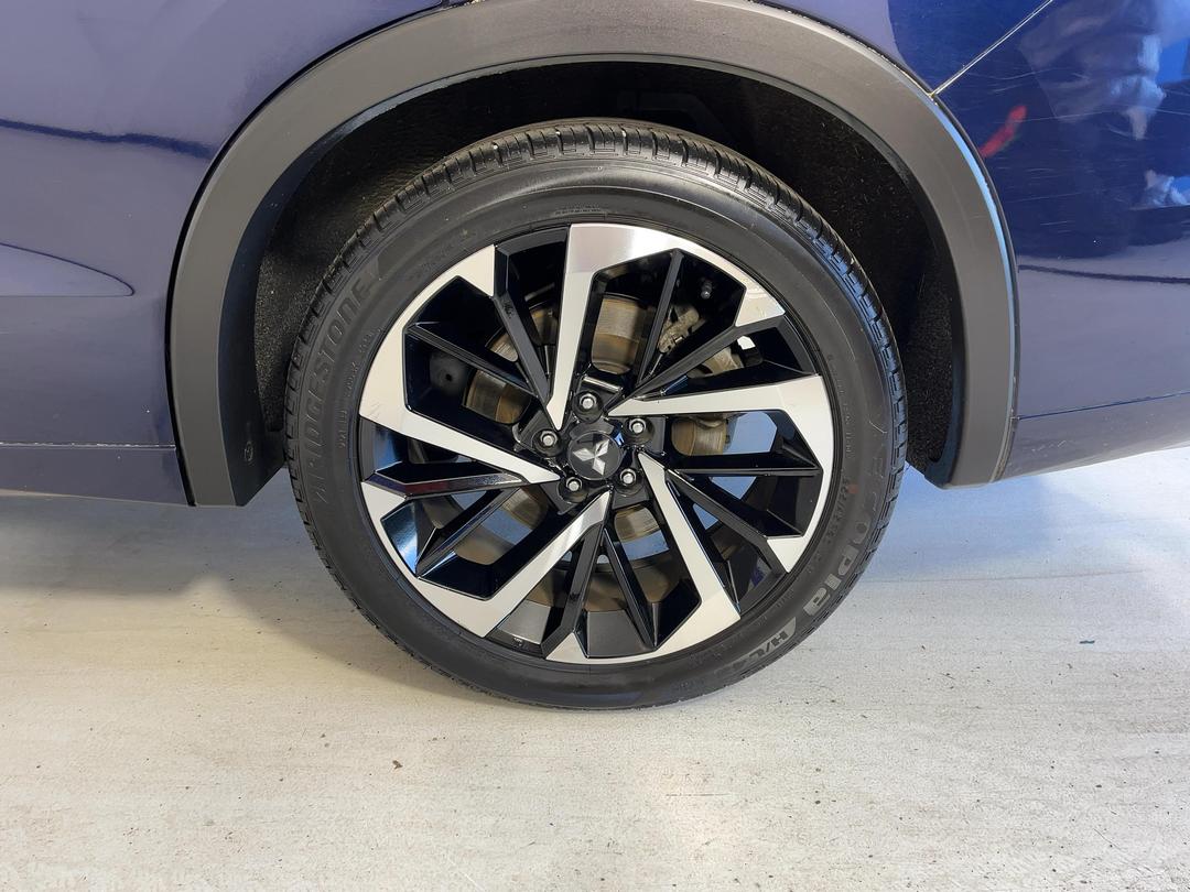 Photo '11' of Mitsubishi Outlander