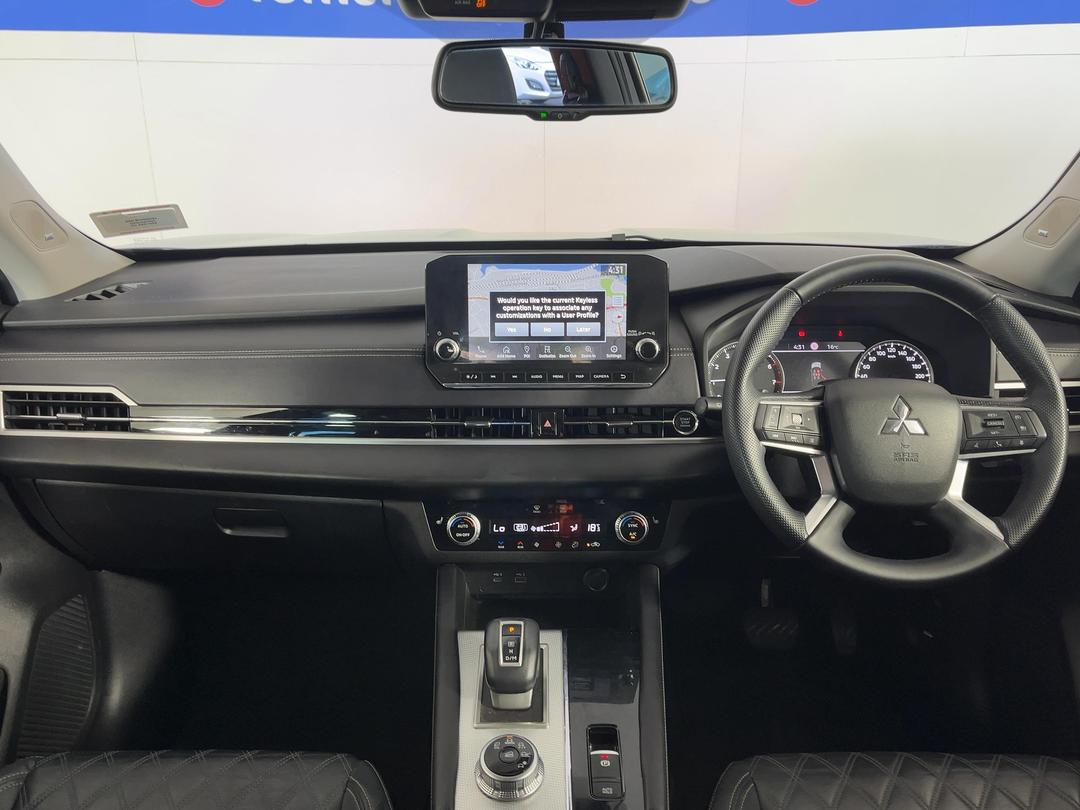 Photo '17' of Mitsubishi Outlander