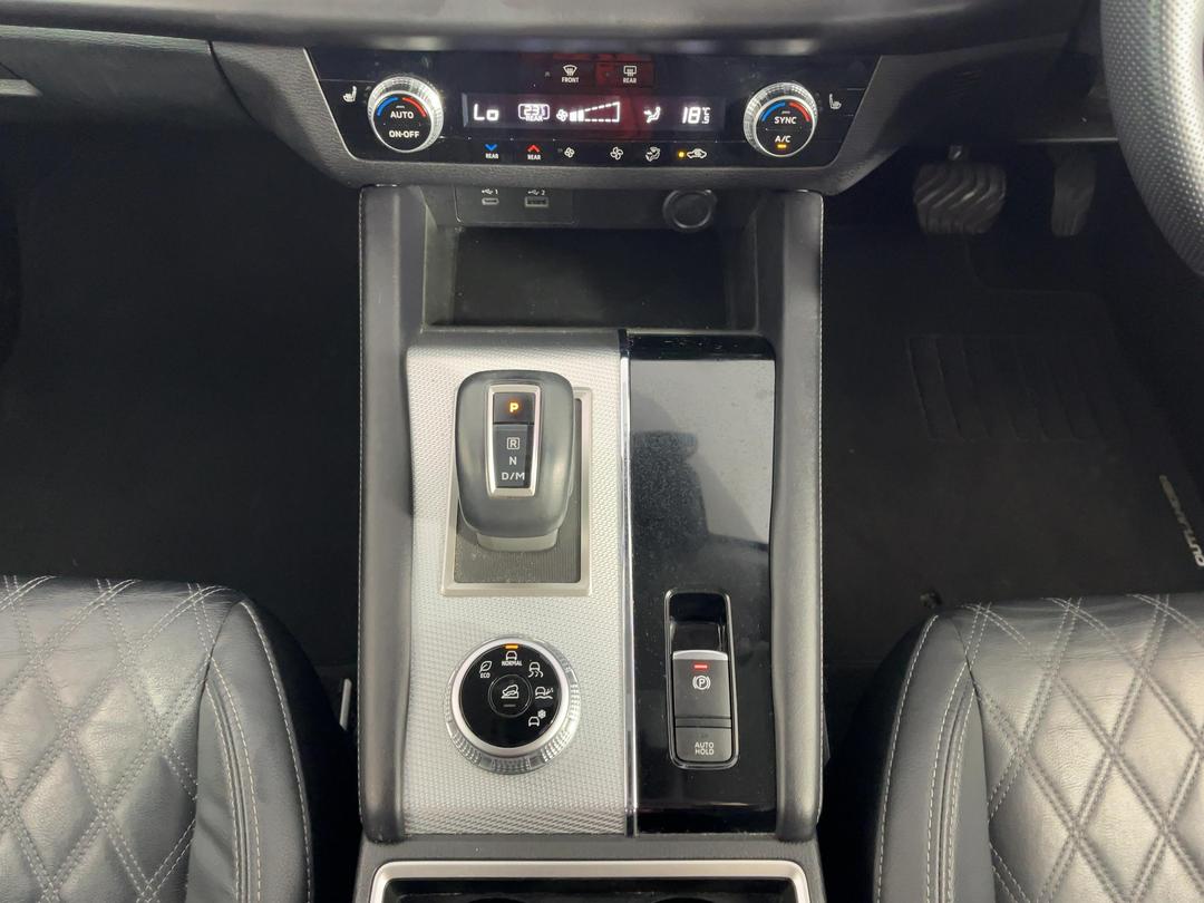 Photo '18' of Mitsubishi Outlander