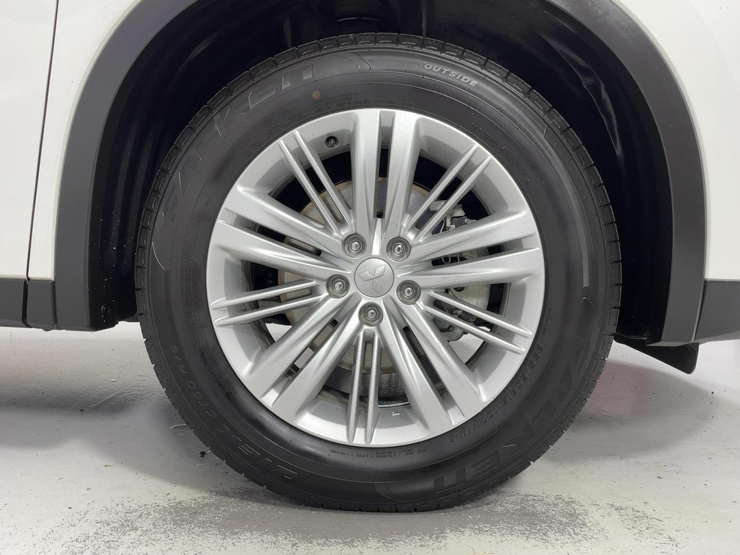 Photo '9' of Mitsubishi Outlander