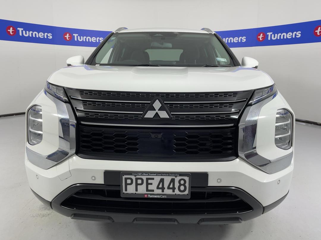 Photo '2' of Mitsubishi Outlander