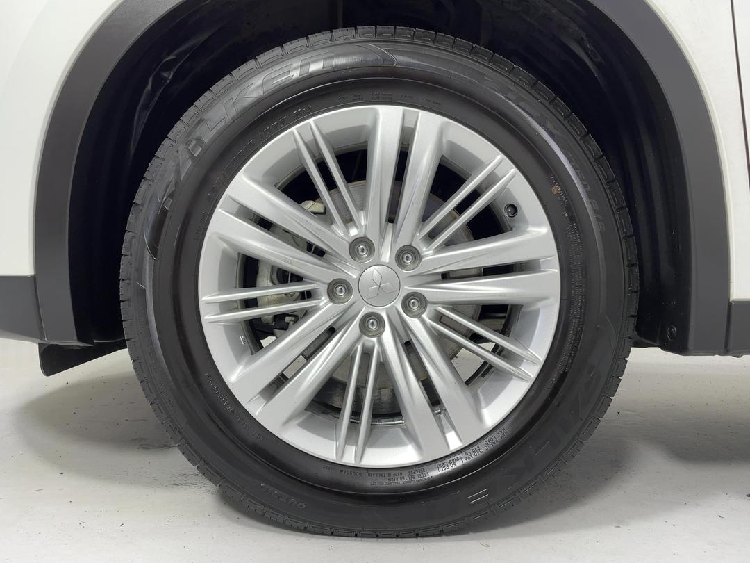 Photo '10' of Mitsubishi Outlander