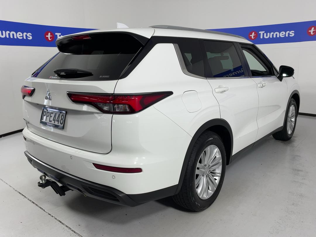 Photo '7' of Mitsubishi Outlander