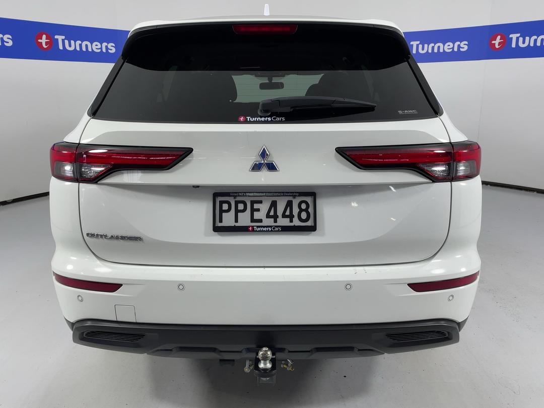 Photo '6' of Mitsubishi Outlander