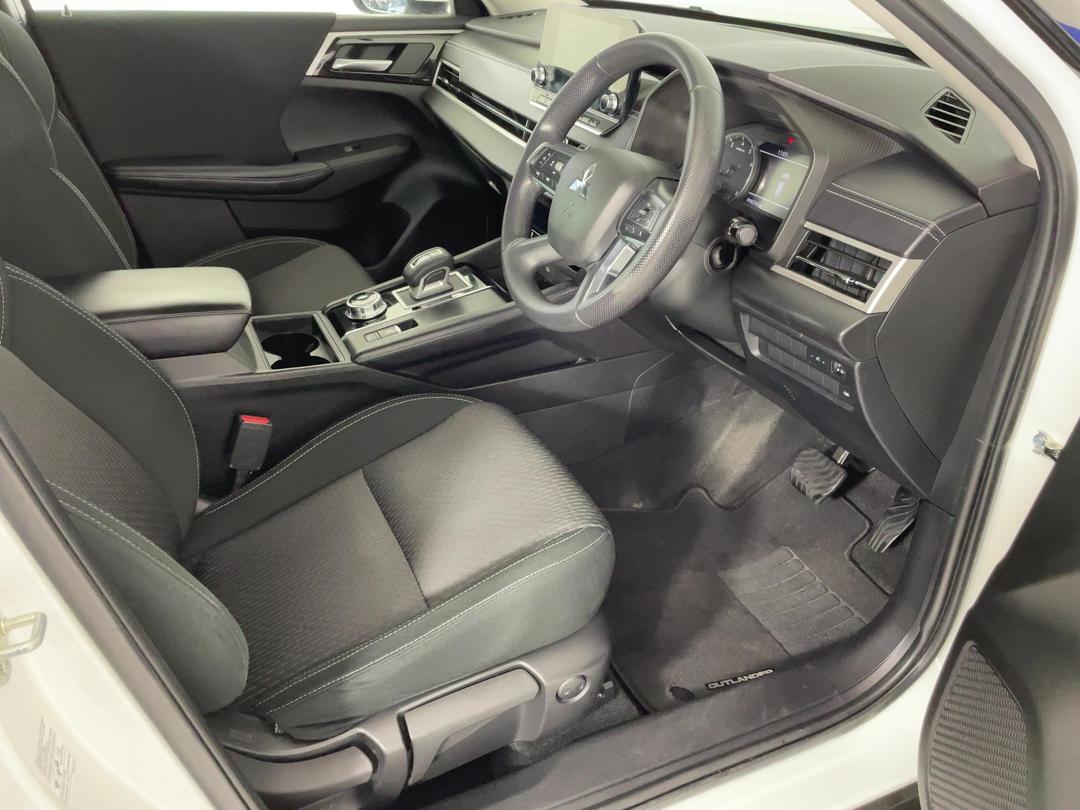 Photo '16' of Mitsubishi Outlander
