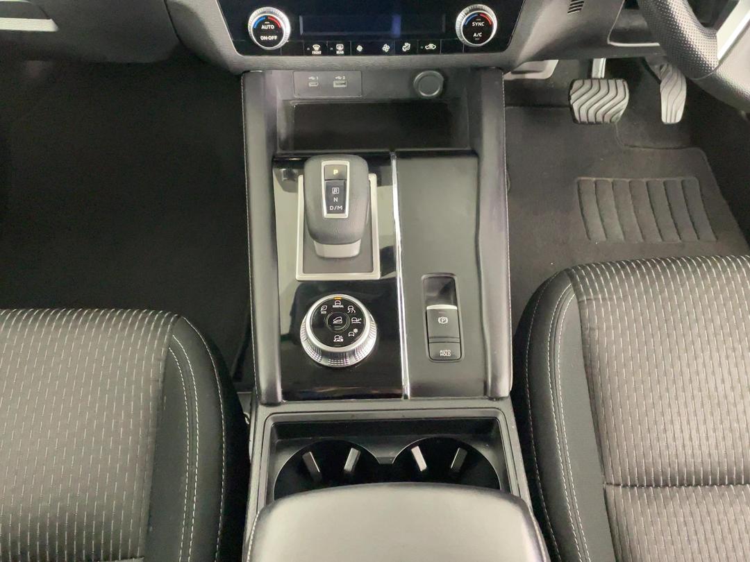Photo '18' of Mitsubishi Outlander
