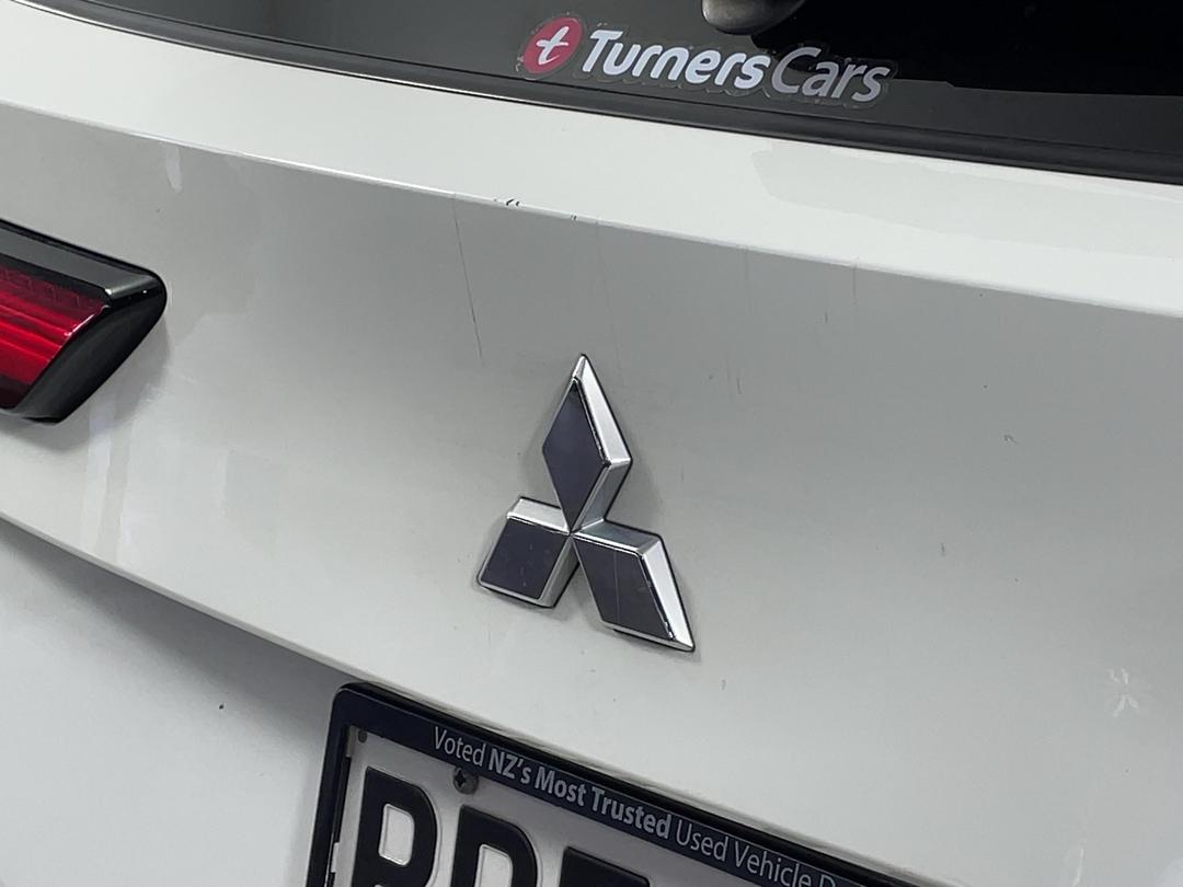 Photo '28' of Mitsubishi Outlander