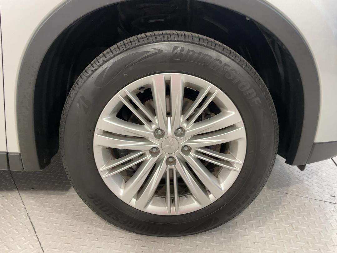 Photo '9' of Mitsubishi Outlander