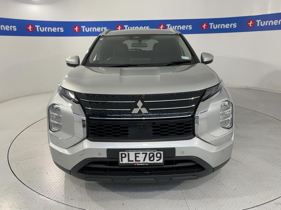 Photo '2' of Mitsubishi Outlander