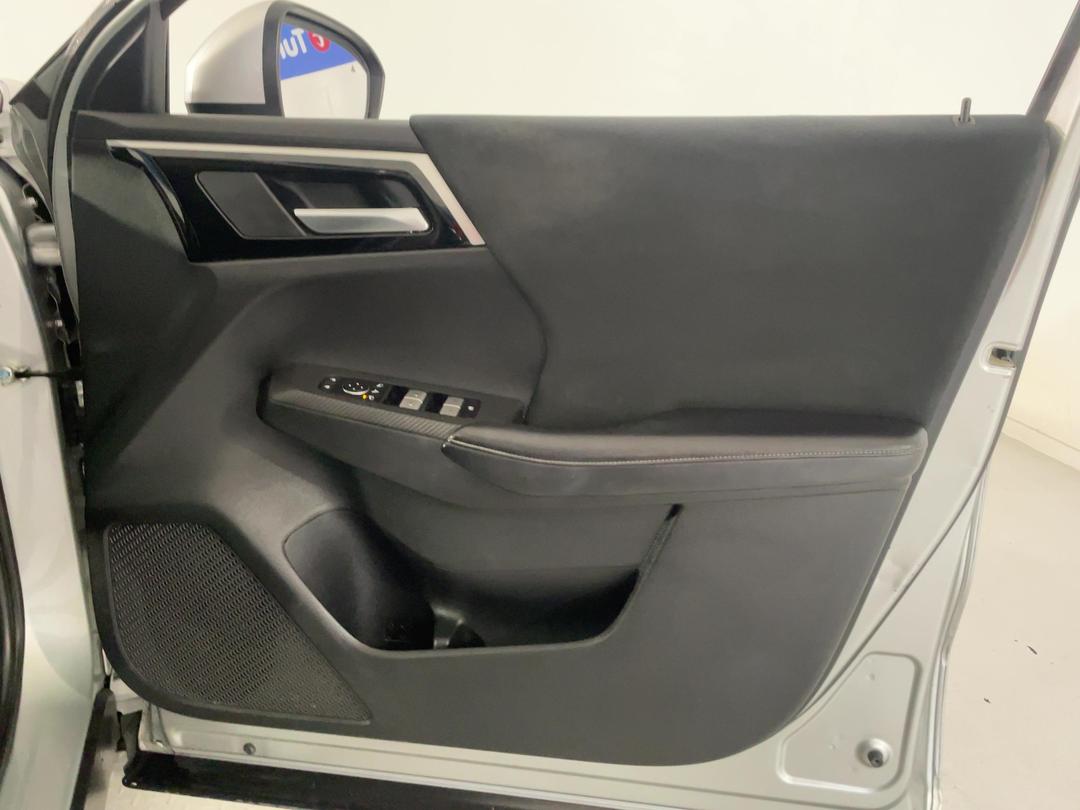 Photo '15' of Mitsubishi Outlander