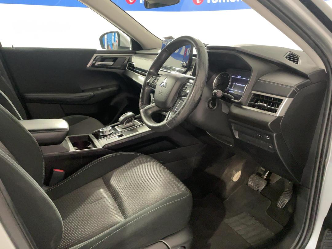Photo '16' of Mitsubishi Outlander