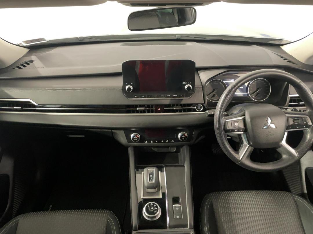 Photo '17' of Mitsubishi Outlander