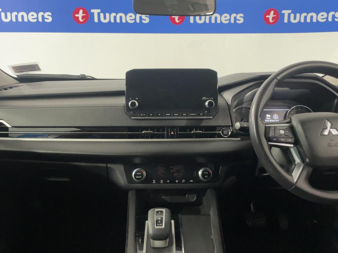 Photo '18' of Mitsubishi Outlander