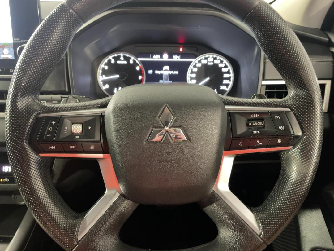 Photo '23' of Mitsubishi Outlander