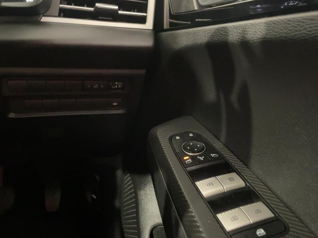 Photo '28' of Mitsubishi Outlander