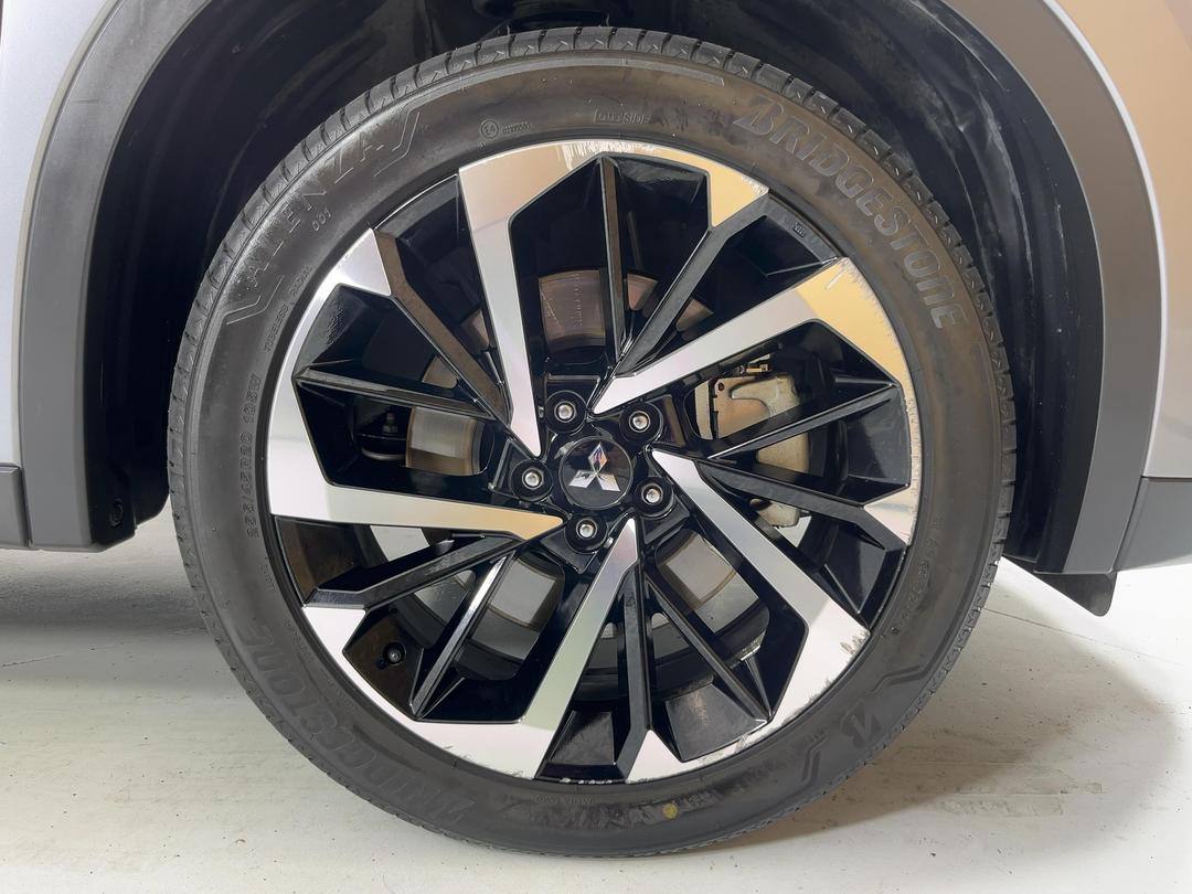 Photo '9' of Mitsubishi Outlander
