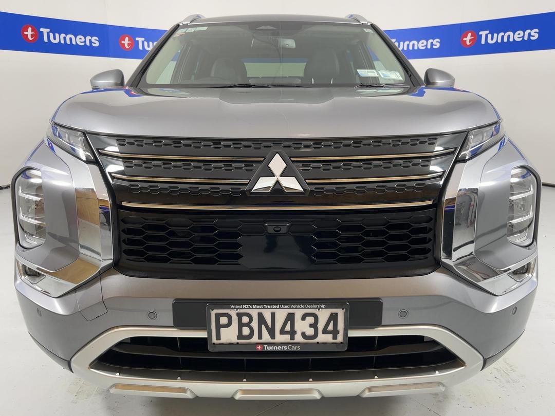 Photo '2' of Mitsubishi Outlander