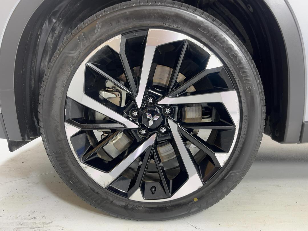 Photo '10' of Mitsubishi Outlander