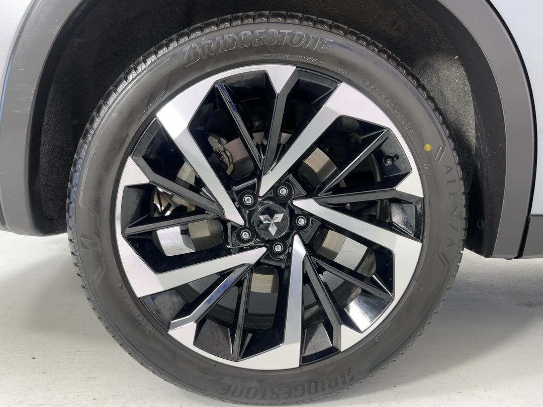 Photo '12' of Mitsubishi Outlander