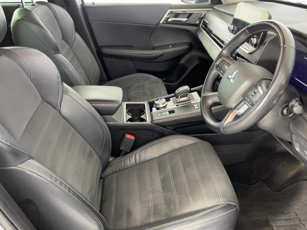 Photo '16' of Mitsubishi Outlander