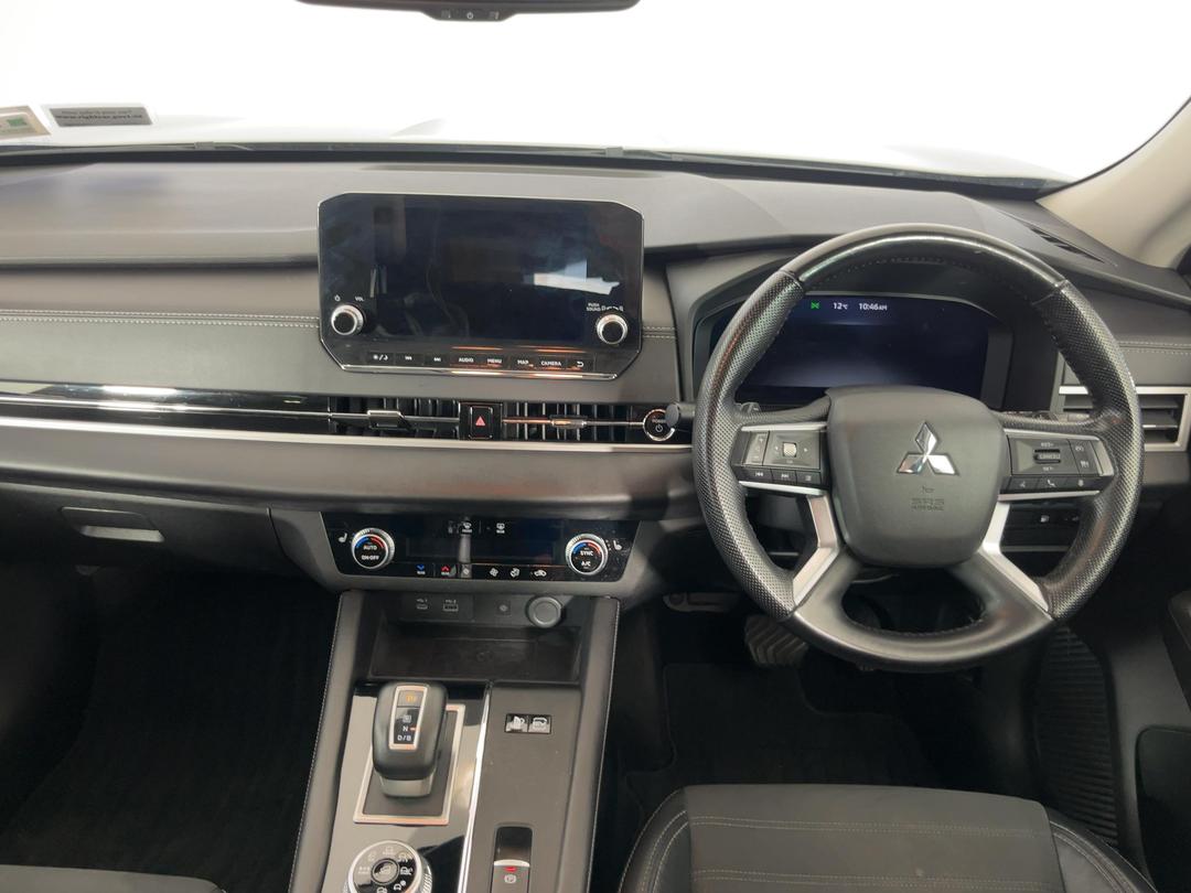 Photo '17' of Mitsubishi Outlander