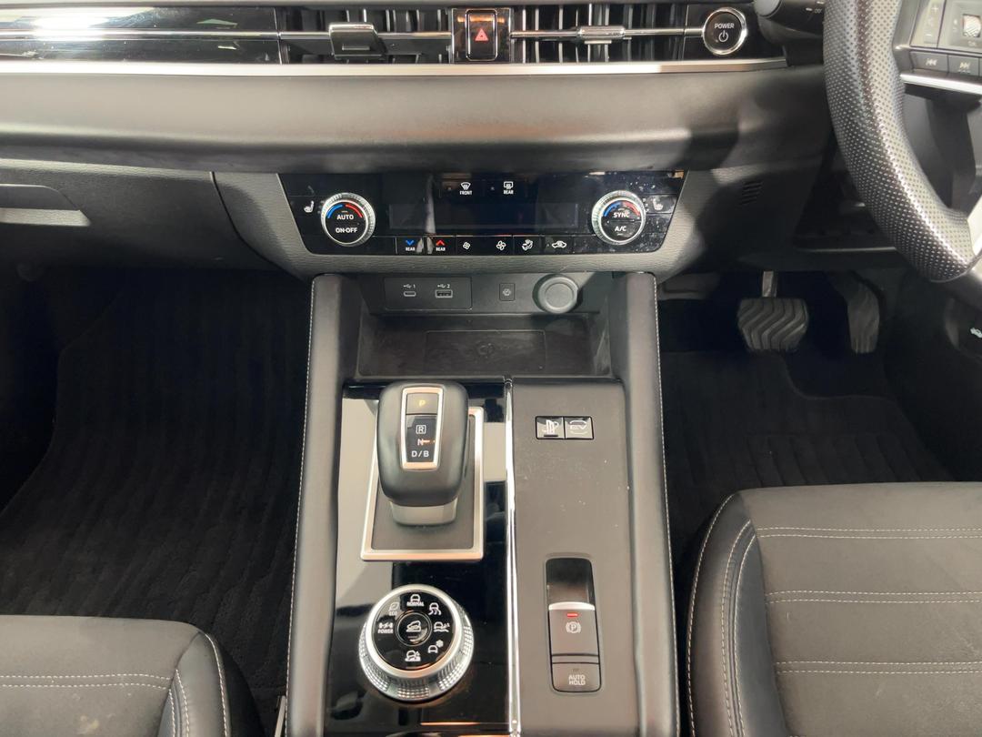 Photo '18' of Mitsubishi Outlander