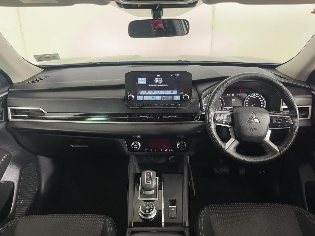 Photo '17' of Mitsubishi Outlander