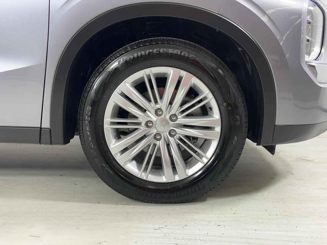 Photo '9' of Mitsubishi Outlander