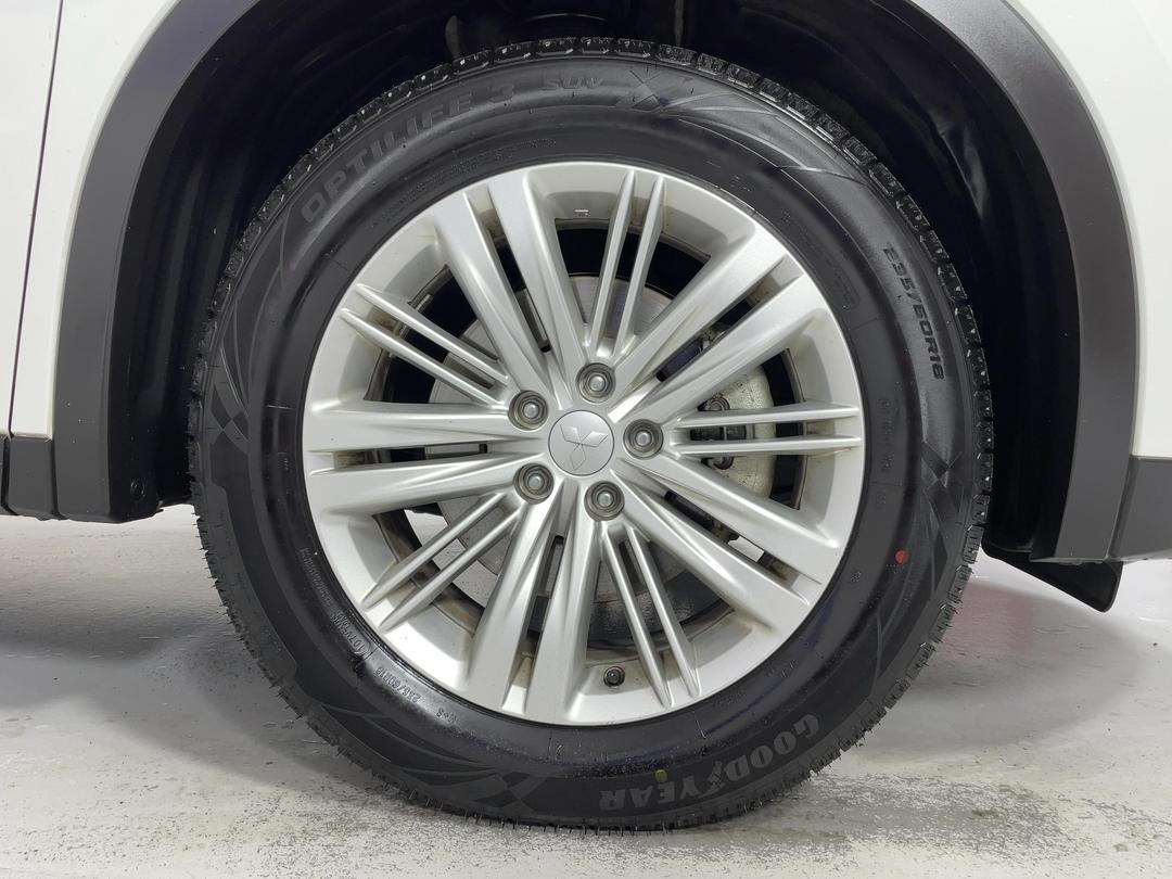 Photo '9' of Mitsubishi Outlander