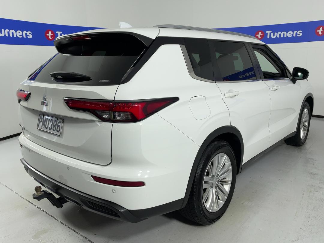 Photo '7' of Mitsubishi Outlander