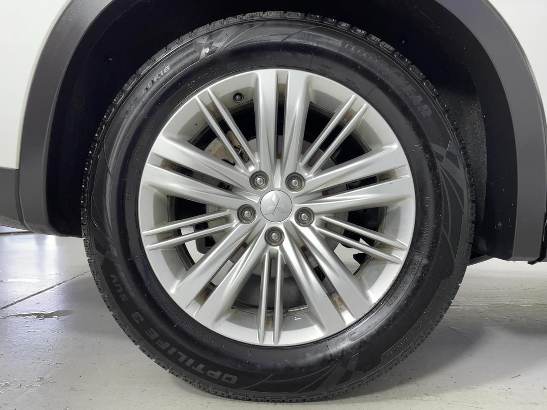 Photo '12' of Mitsubishi Outlander