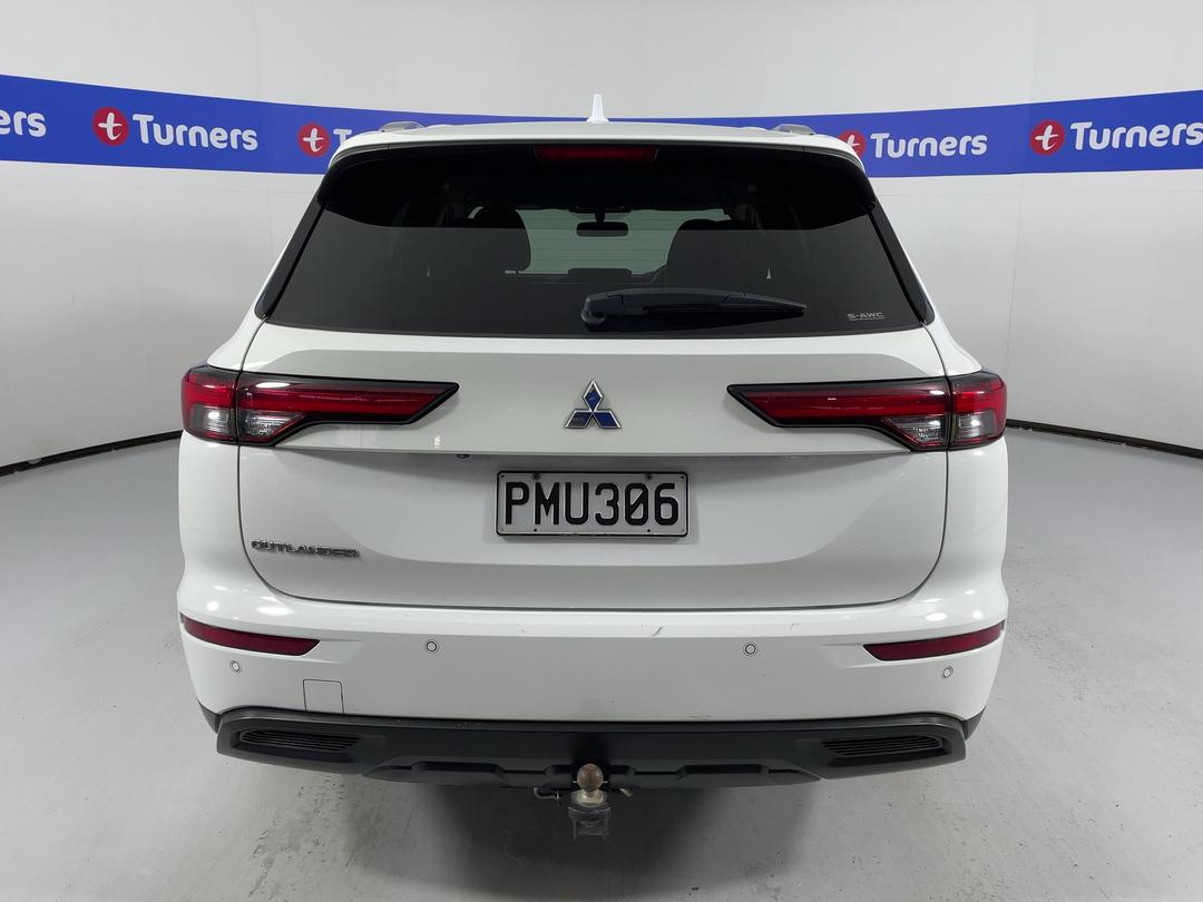 Photo '6' of Mitsubishi Outlander