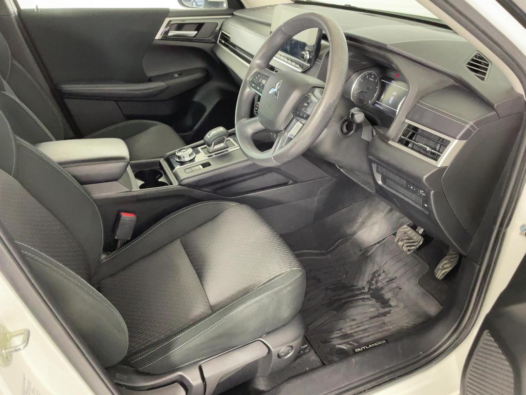 Photo '16' of Mitsubishi Outlander