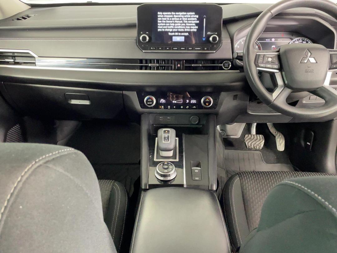 Photo '17' of Mitsubishi Outlander