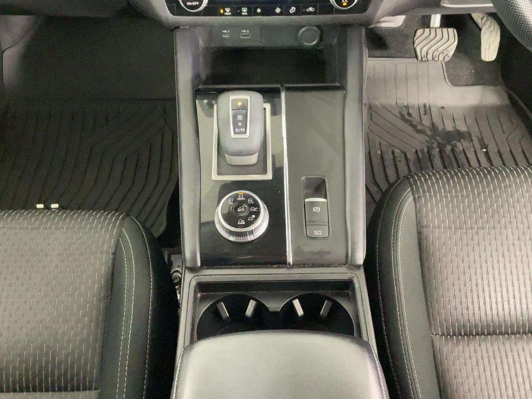 Photo '18' of Mitsubishi Outlander