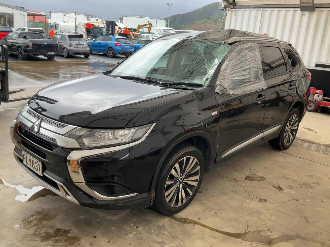 Photo '4' of Mitsubishi Outlander LS Photo '4' of Mitsubishi Outlander LS