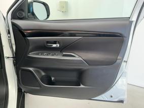 Photo '15' of Mitsubishi Outlander