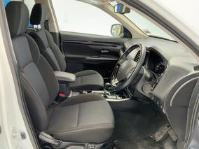 Photo '16' of Mitsubishi Outlander