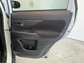 Photo '19' of Mitsubishi Outlander