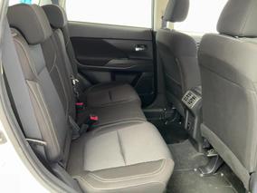 Photo '20' of Mitsubishi Outlander
