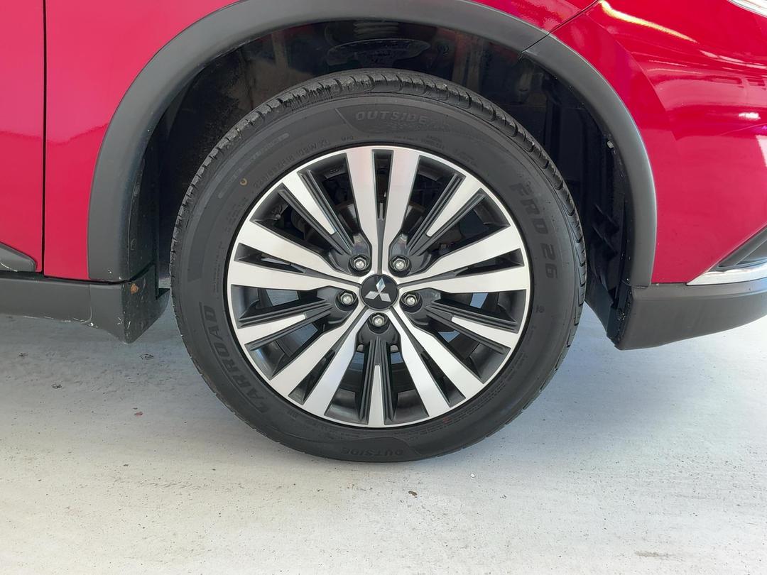 Photo '9' of Mitsubishi Outlander
