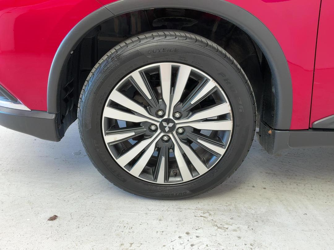 Photo '10' of Mitsubishi Outlander