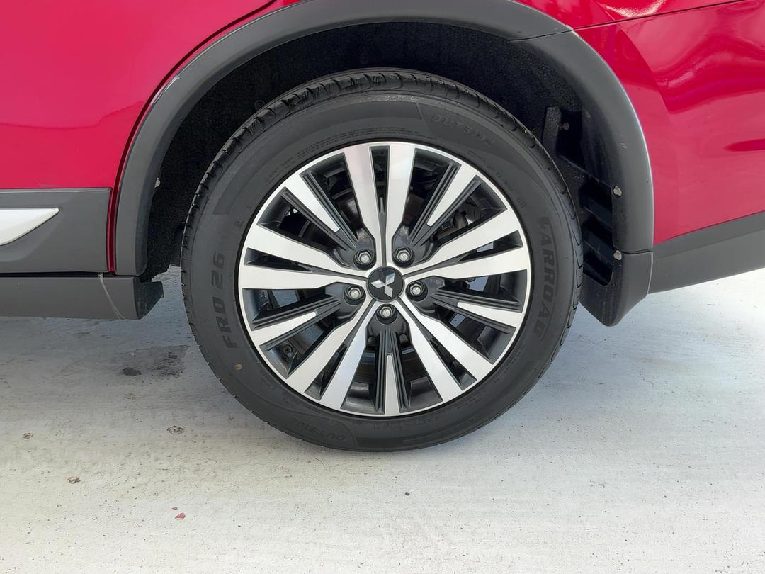 Photo '11' of Mitsubishi Outlander