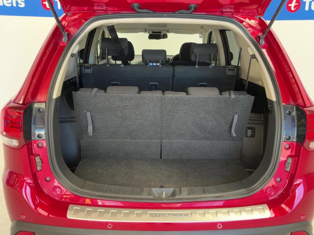 Photo '14' of Mitsubishi Outlander
