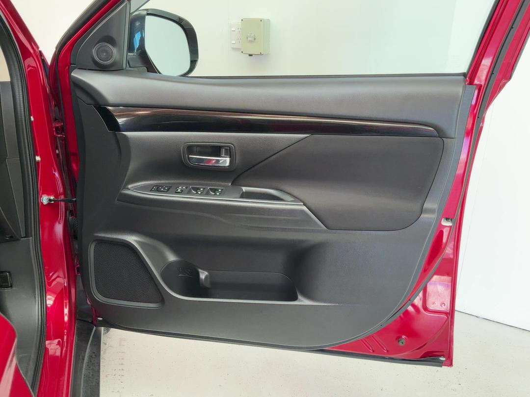 Photo '15' of Mitsubishi Outlander