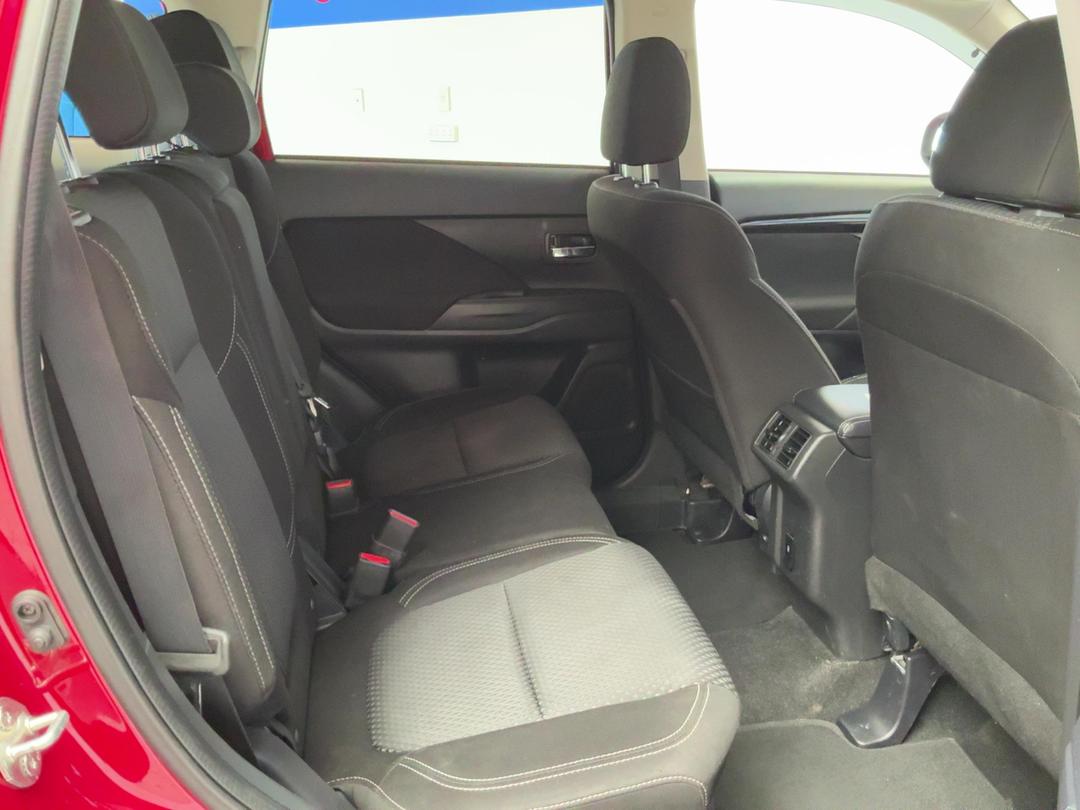 Photo '20' of Mitsubishi Outlander