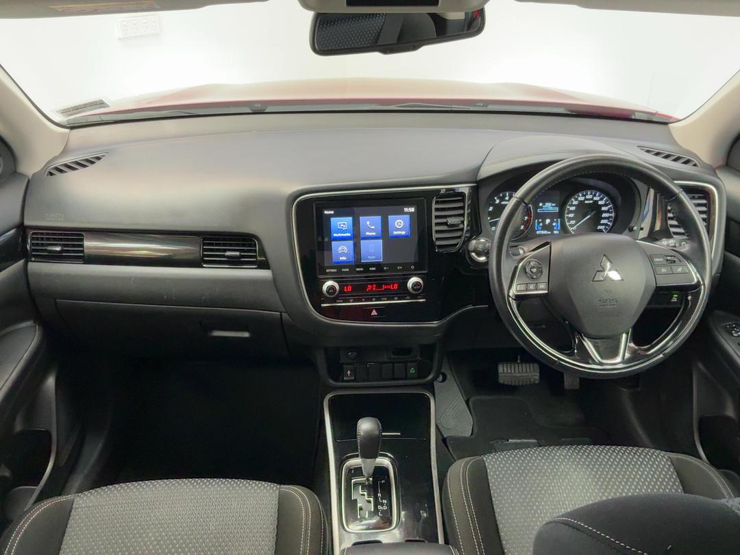 Photo '17' of Mitsubishi Outlander